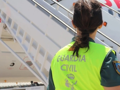 飞行途中涉嫌性侵女乘客 一男子在马拉加机场被捕