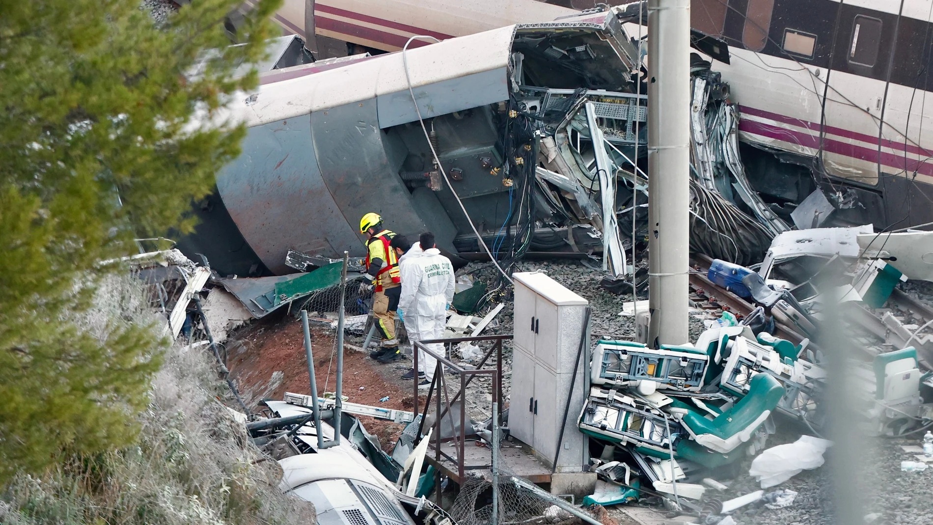 西班牙安达卢西亚高铁脱轨相撞事故造成重大伤亡