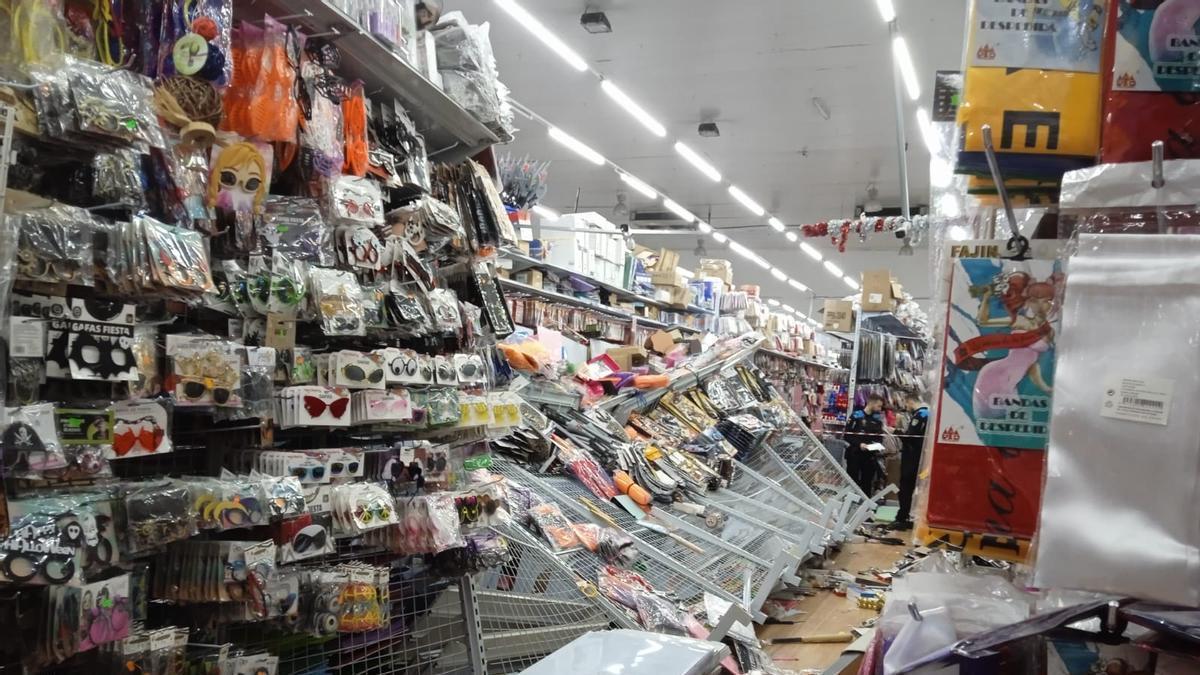 百元店发生惊险一幕 所有华商应该引以为戒